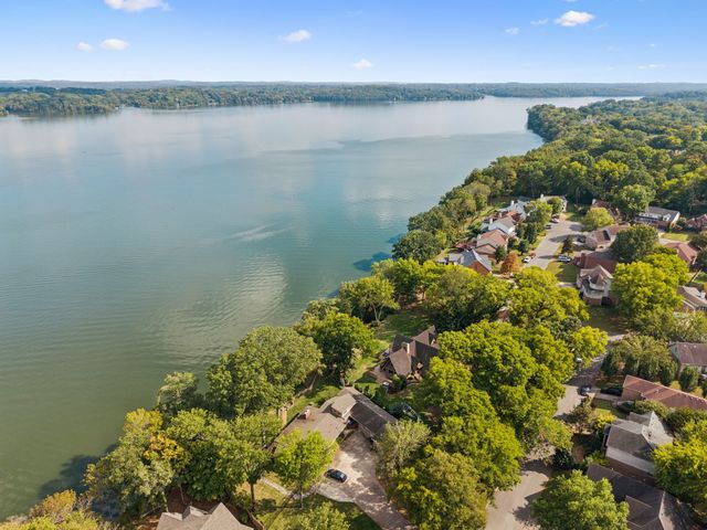 220 Waterview Dr, Hendersonville, TN 37075