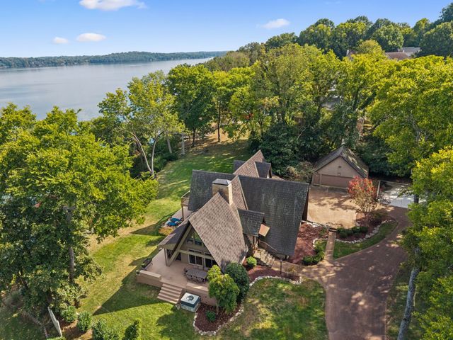 220 Waterview Dr, Hendersonville, TN 37075