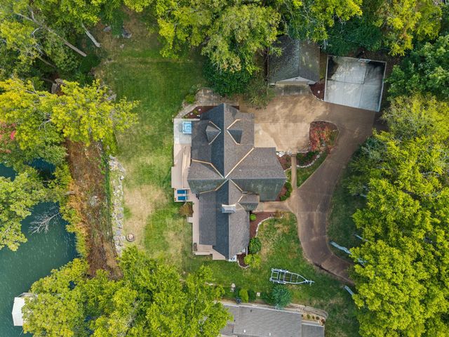 220 Waterview Dr, Hendersonville, TN 37075