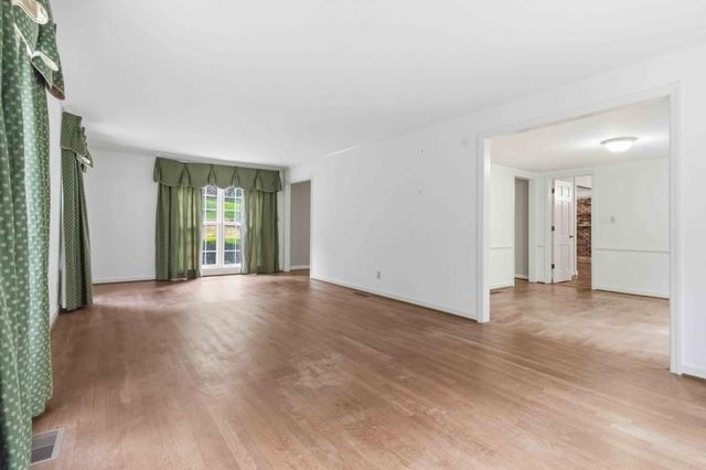 1840 Spalding Drive, Sandy Springs, GA 30350