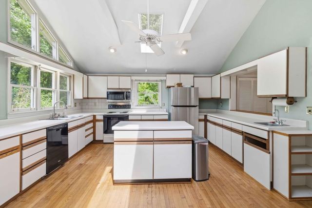 1840 Spalding Drive, Sandy Springs, GA 30350