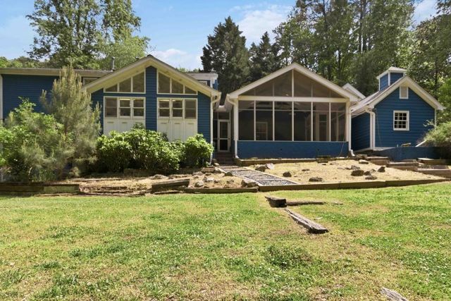 1840 Spalding Drive, Sandy Springs, GA 30350
