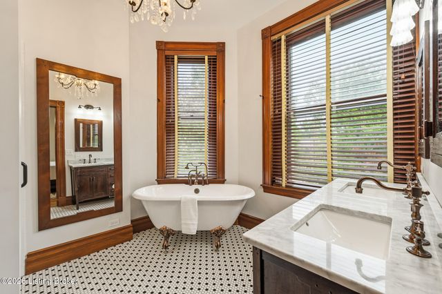 1036 Everett Ave, Louisville, KY 40204