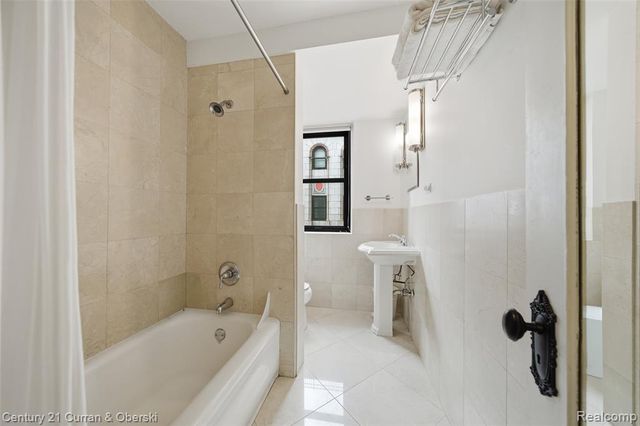 15 E Kirby Street 1104, Detroit, MI 48202