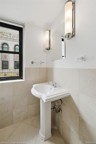 15 E Kirby Street 1104, Detroit, MI 48202