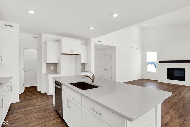 6719 Thresher Pass, Mccordsville, IN 46055