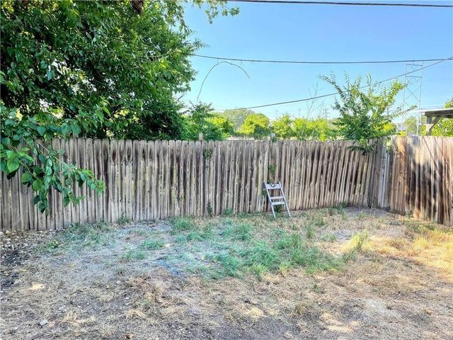 1113 Haynes ST, San Marcos, TX 78666