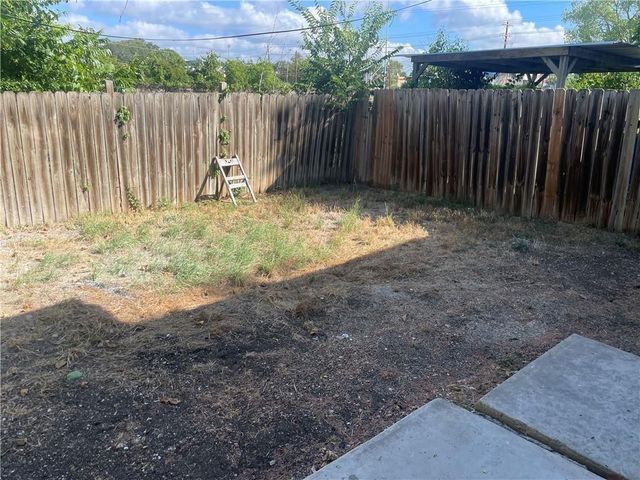 1113 Haynes ST, San Marcos, TX 78666