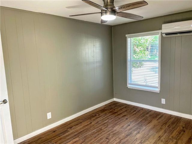 1113 Haynes ST, San Marcos, TX 78666