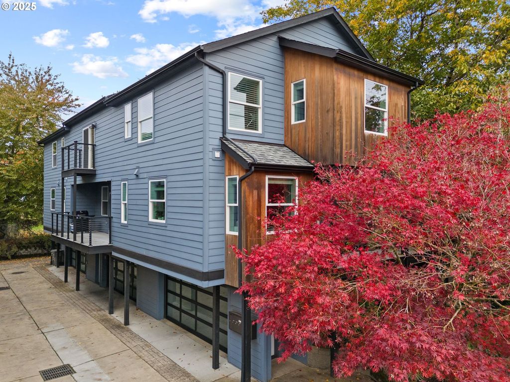 223 Ne IVY St B, Portland, OR 97212