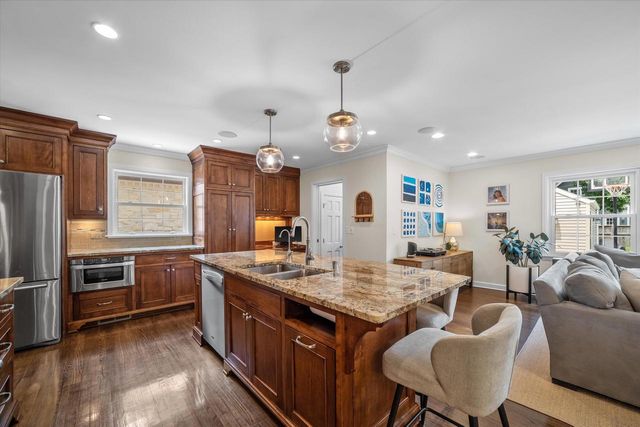 870 E Birch AVENUE, Whitefish Bay, WI 53217