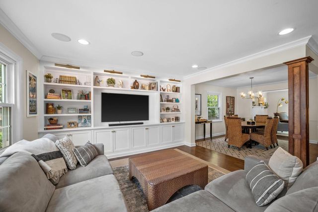 870 E Birch AVENUE, Whitefish Bay, WI 53217