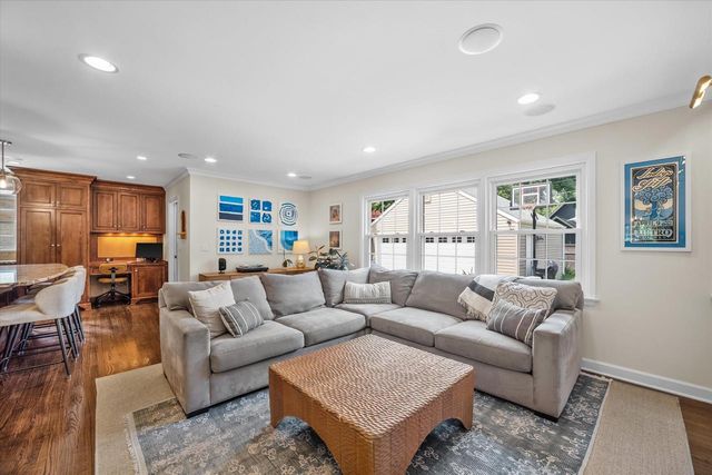 870 E Birch AVENUE, Whitefish Bay, WI 53217