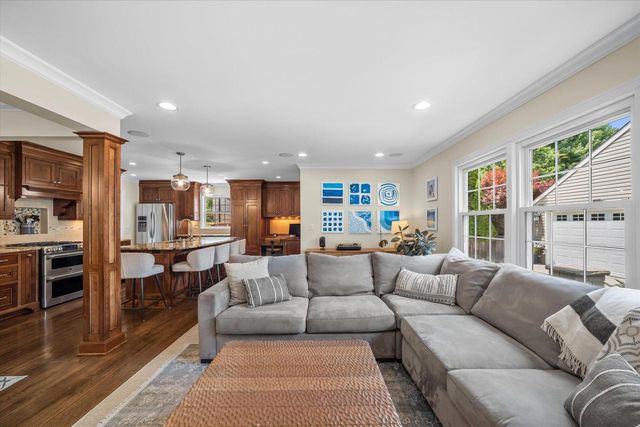 870 E Birch AVENUE, Whitefish Bay, WI 53217
