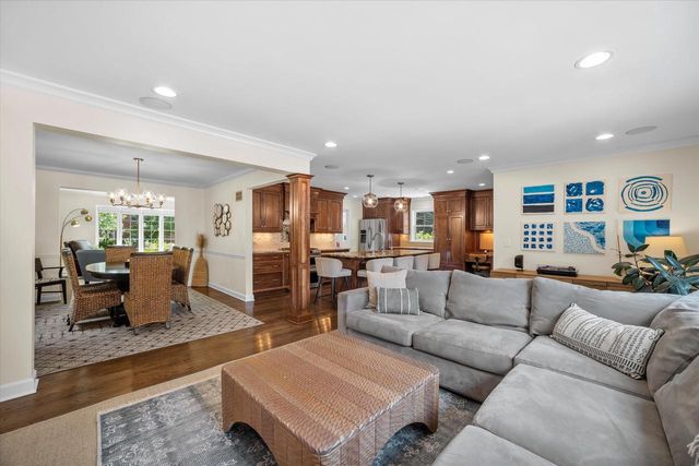 870 E Birch AVENUE, Whitefish Bay, WI 53217