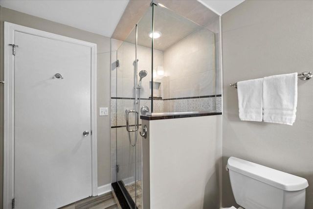 870 E Birch AVENUE, Whitefish Bay, WI 53217