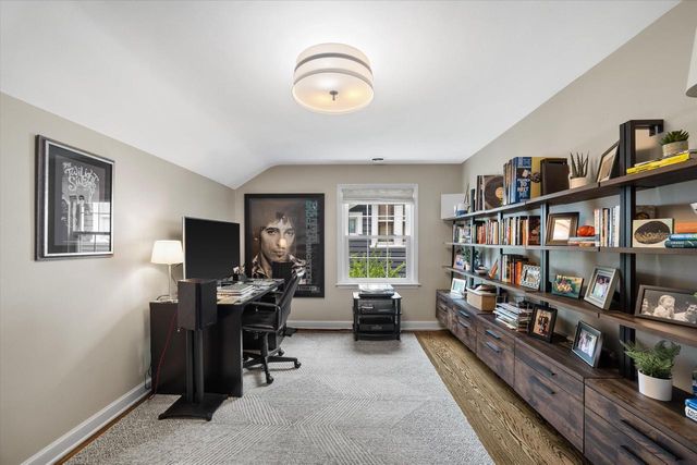 870 E Birch AVENUE, Whitefish Bay, WI 53217