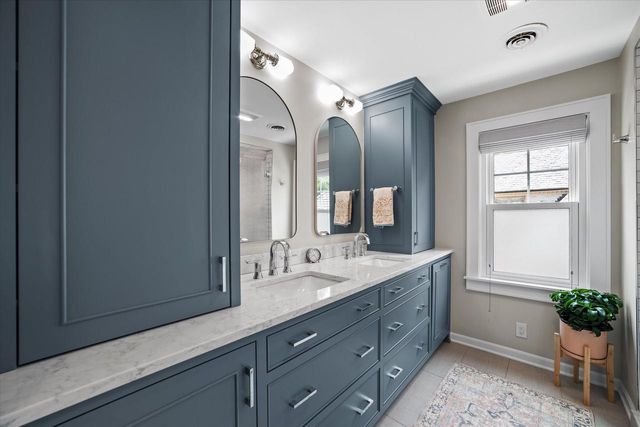 870 E Birch AVENUE, Whitefish Bay, WI 53217
