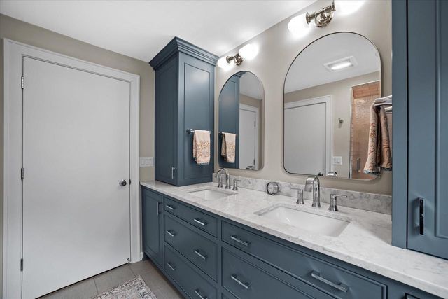 870 E Birch AVENUE, Whitefish Bay, WI 53217