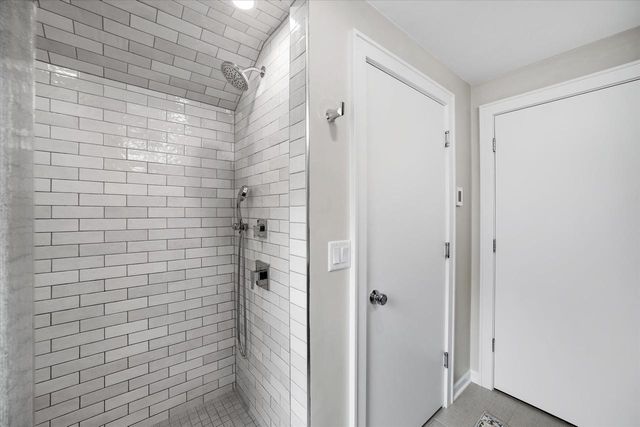 870 E Birch AVENUE, Whitefish Bay, WI 53217