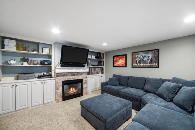 870 E Birch AVENUE, Whitefish Bay, WI 53217
