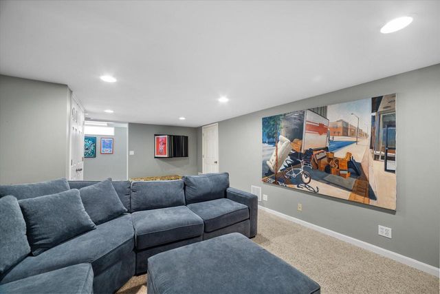 870 E Birch AVENUE, Whitefish Bay, WI 53217