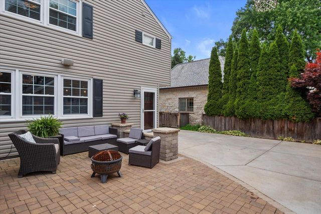 870 E Birch AVENUE, Whitefish Bay, WI 53217