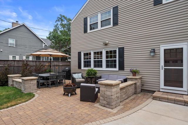870 E Birch AVENUE, Whitefish Bay, WI 53217