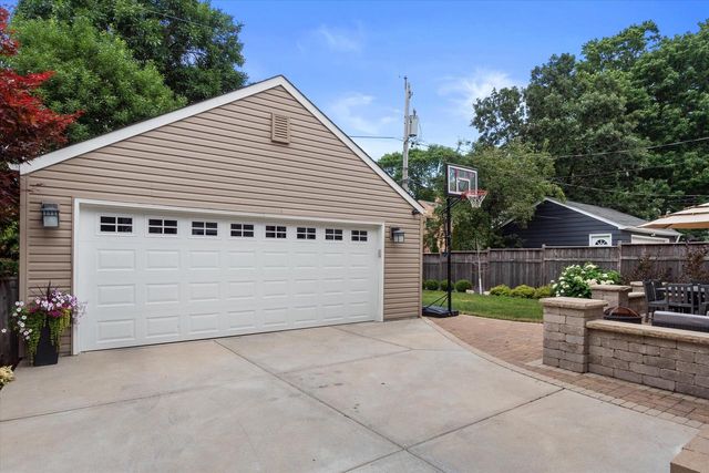 870 E Birch AVENUE, Whitefish Bay, WI 53217