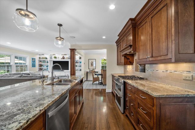 870 E Birch AVENUE, Whitefish Bay, WI 53217