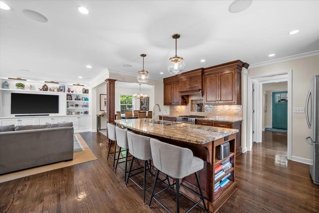 870 E Birch AVENUE, Whitefish Bay, WI 53217