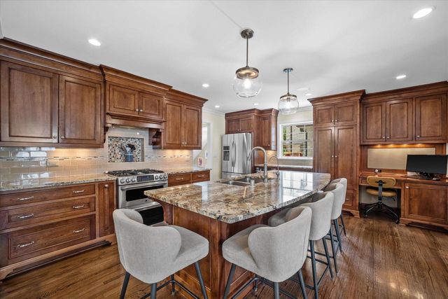 870 E Birch AVENUE, Whitefish Bay, WI 53217