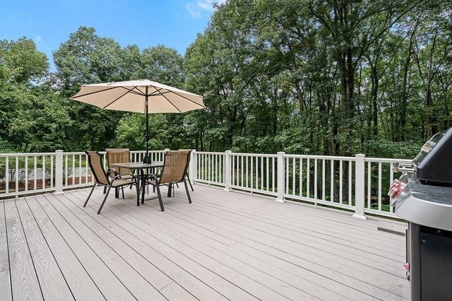 91 Hartness Road, Sutton, MA 01590