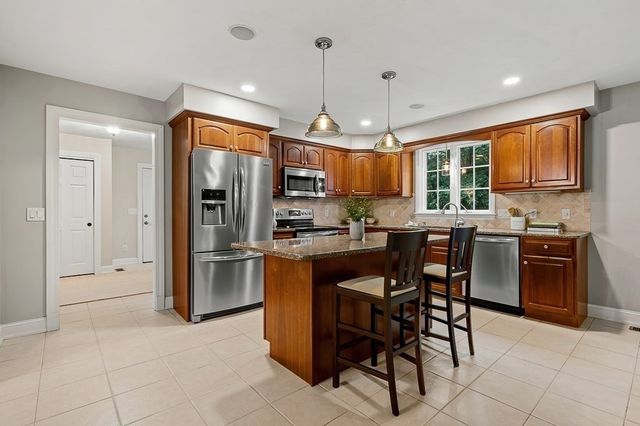 91 Hartness Road, Sutton, MA 01590