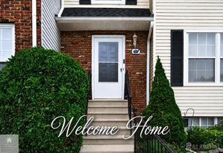 20 Karwatt Court, Sayreville, NJ 08872
