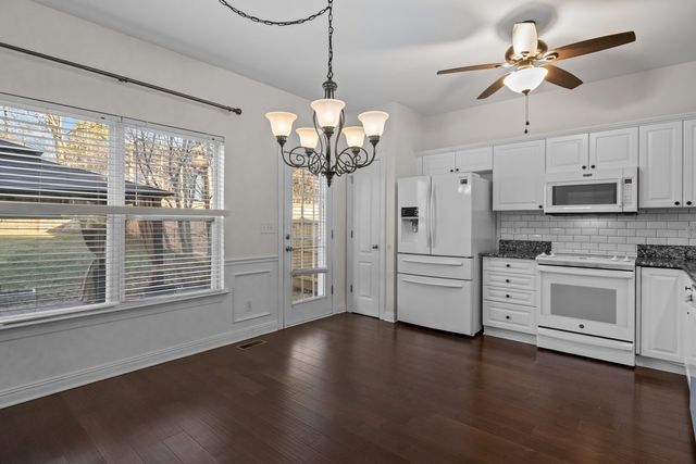 7020 Bridgeport Dr, Nashville, TN 37221