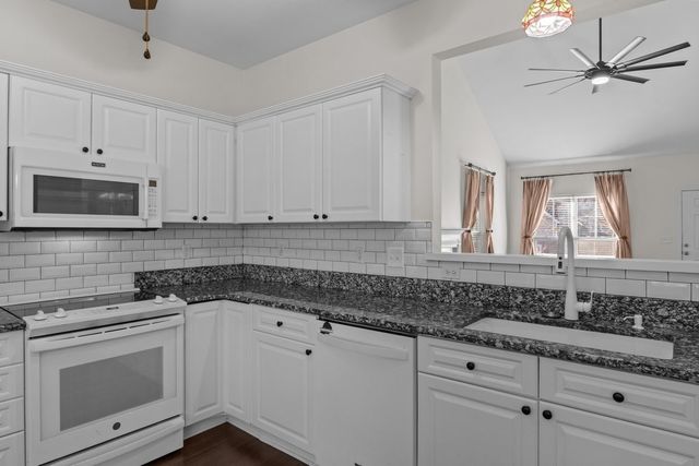 7020 Bridgeport Dr, Nashville, TN 37221