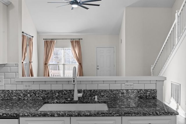 7020 Bridgeport Dr, Nashville, TN 37221