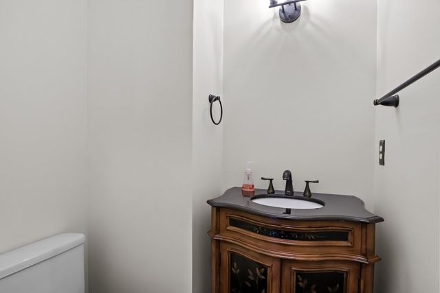 7020 Bridgeport Dr, Nashville, TN 37221