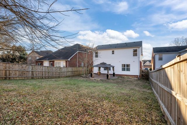 7020 Bridgeport Dr, Nashville, TN 37221