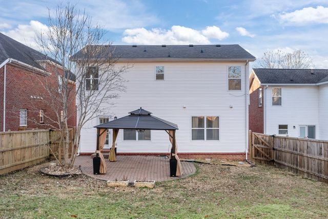 7020 Bridgeport Dr, Nashville, TN 37221