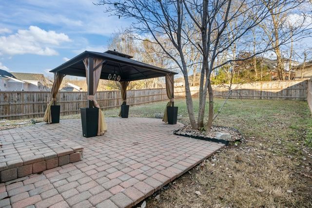 7020 Bridgeport Dr, Nashville, TN 37221