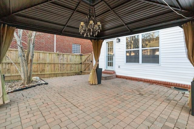 7020 Bridgeport Dr, Nashville, TN 37221