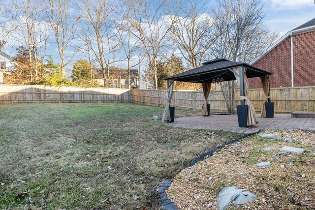 7020 Bridgeport Dr, Nashville, TN 37221