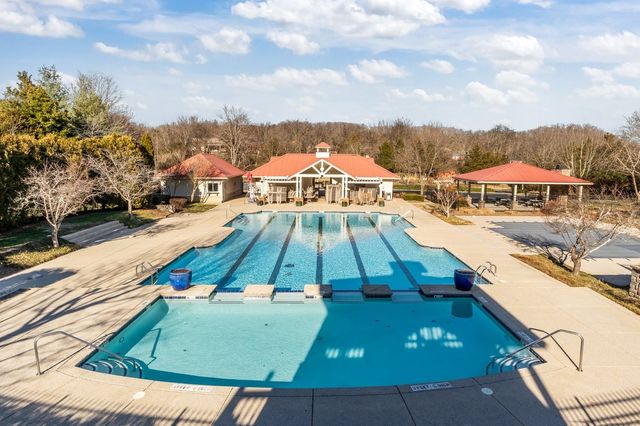 7020 Bridgeport Dr, Nashville, TN 37221