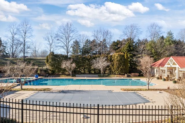 7020 Bridgeport Dr, Nashville, TN 37221