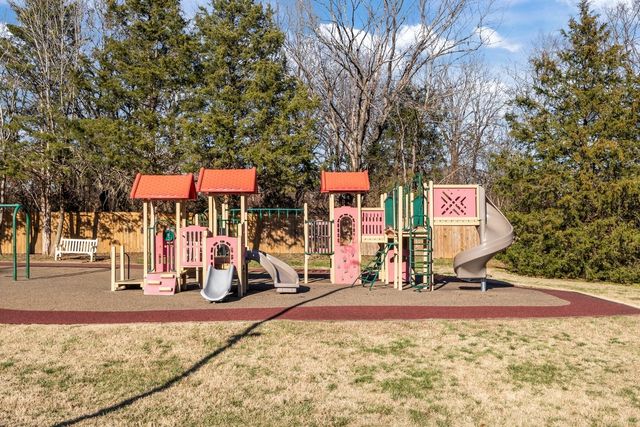 7020 Bridgeport Dr, Nashville, TN 37221