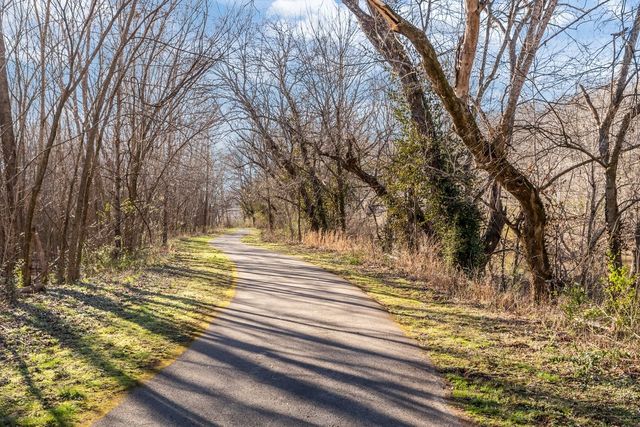 7020 Bridgeport Dr, Nashville, TN 37221