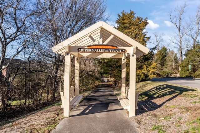 7020 Bridgeport Dr, Nashville, TN 37221