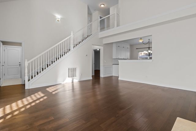 7020 Bridgeport Dr, Nashville, TN 37221